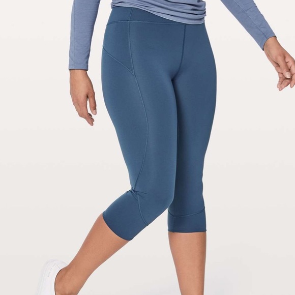 Lululemon - In Movement Crop 19” - Size 4 - Blue - Picture 1 of 2